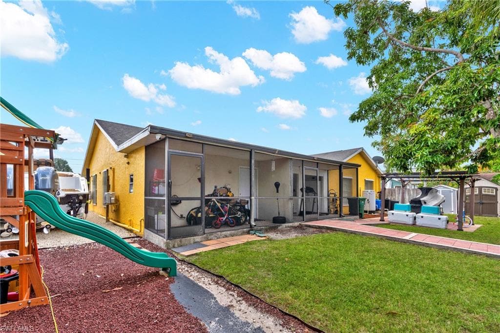 4587 25th CT SW-33