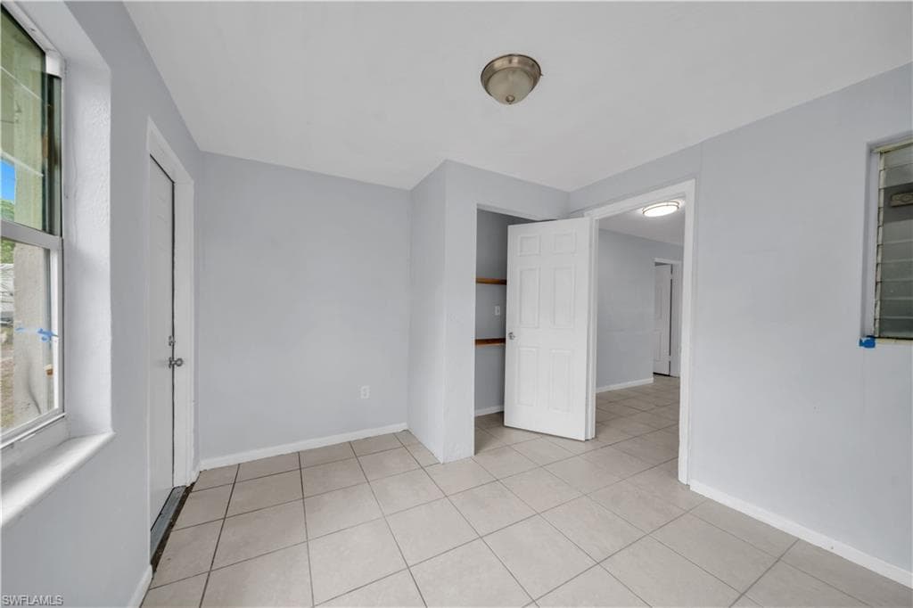 1527 Gardenia AVE-26