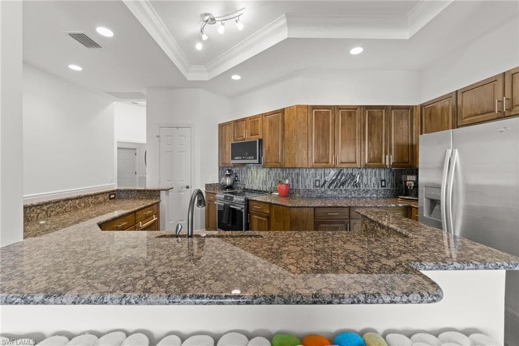 2743 1st ST 2703-7