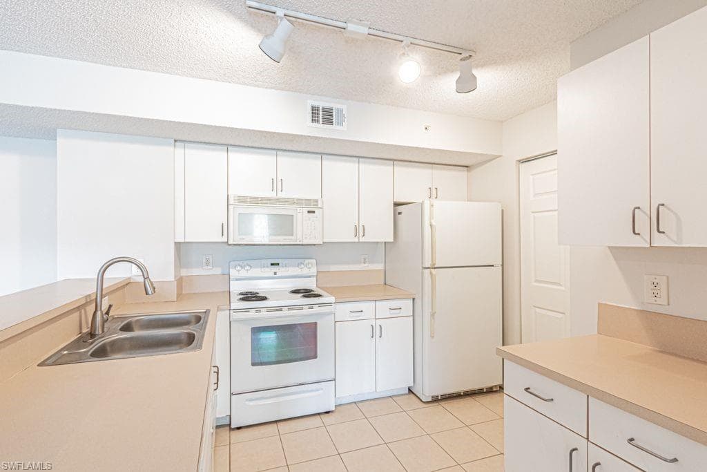 1810 Florida Club CIR 1204-8