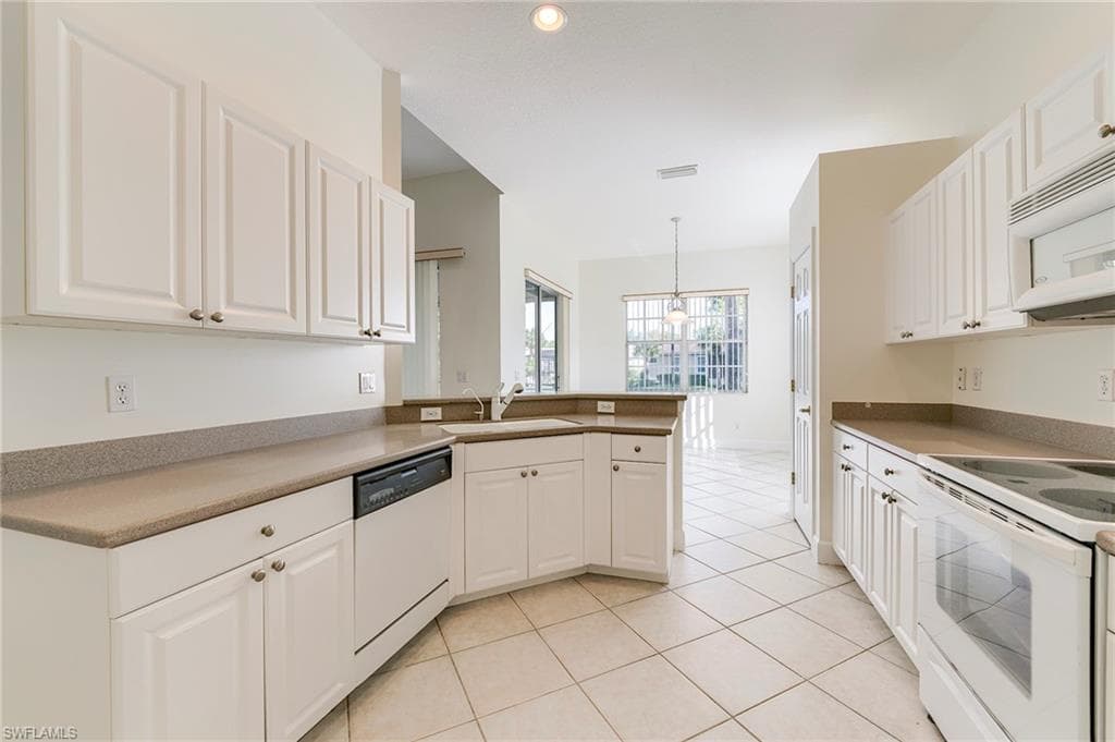 8916 Dartmoor WAY-23