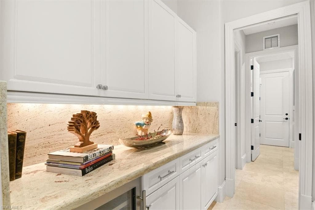 2220 Residence CIR-10