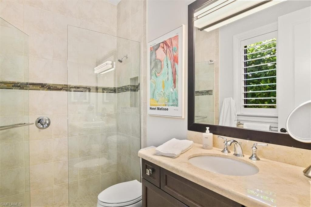 2220 Residence CIR-25