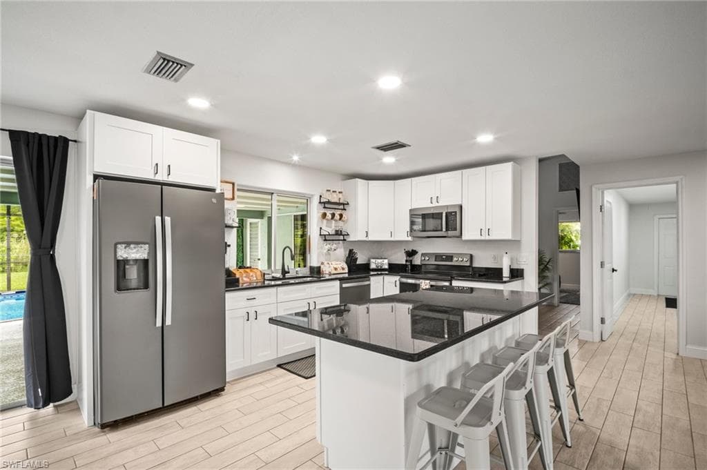 2001 Bahama AVE-2
