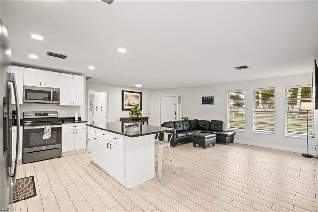 2001 Bahama AVE-13
