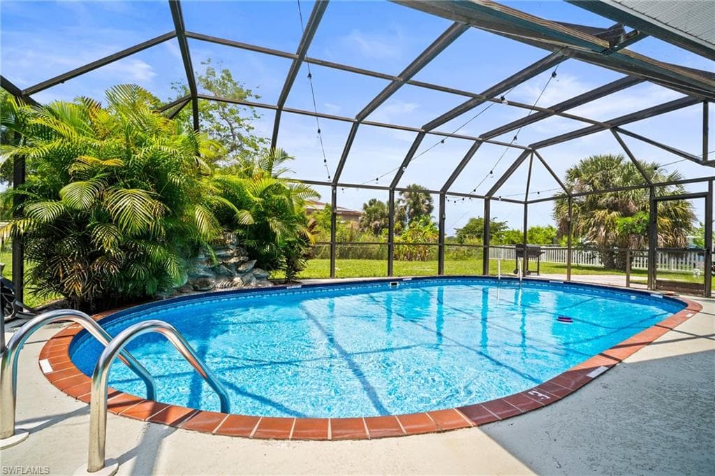 2001 Bahama AVE-16