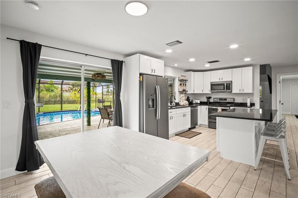 2001 Bahama AVE-12