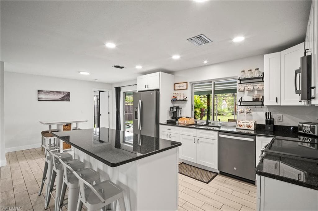 2001 Bahama AVE-1