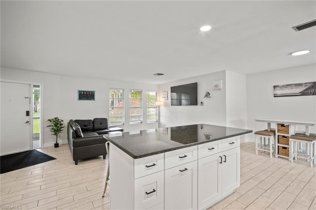 2001 Bahama AVE-14