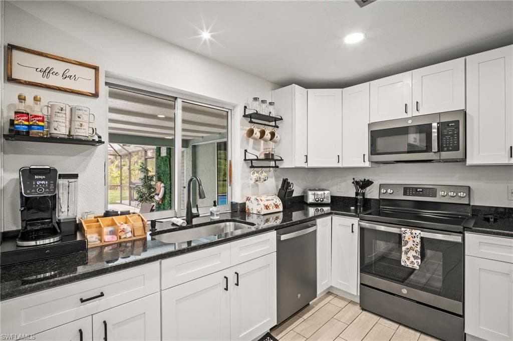 2001 Bahama AVE-15