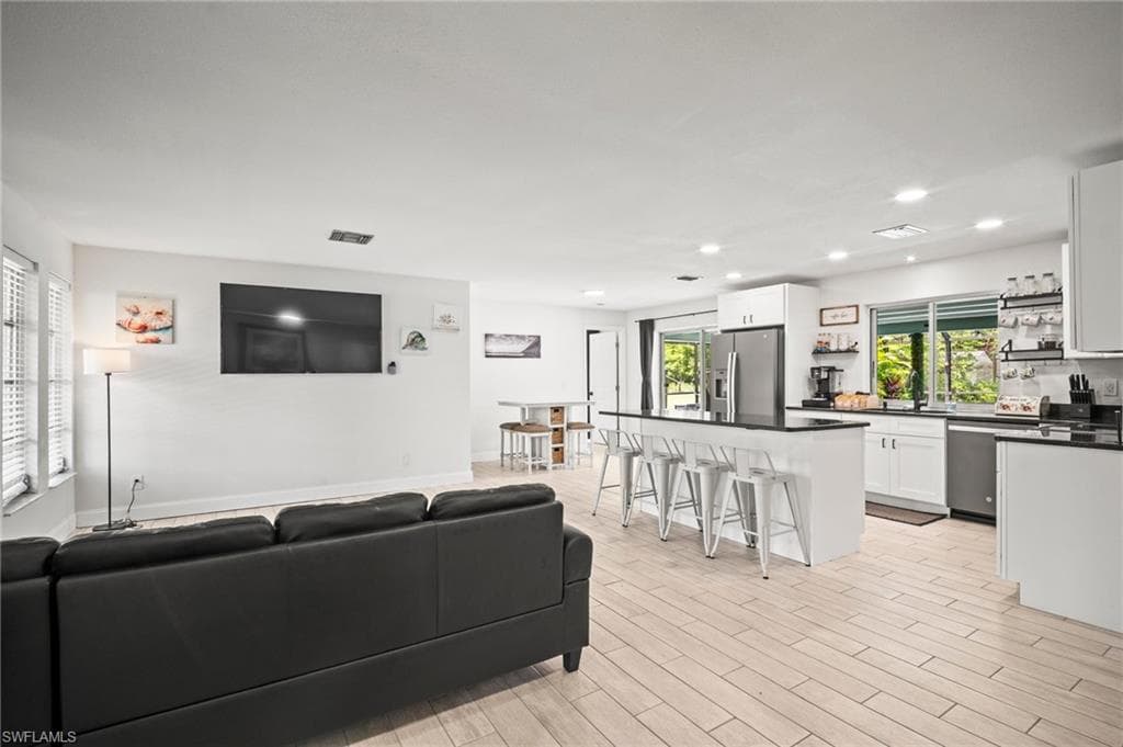 2001 Bahama AVE-8