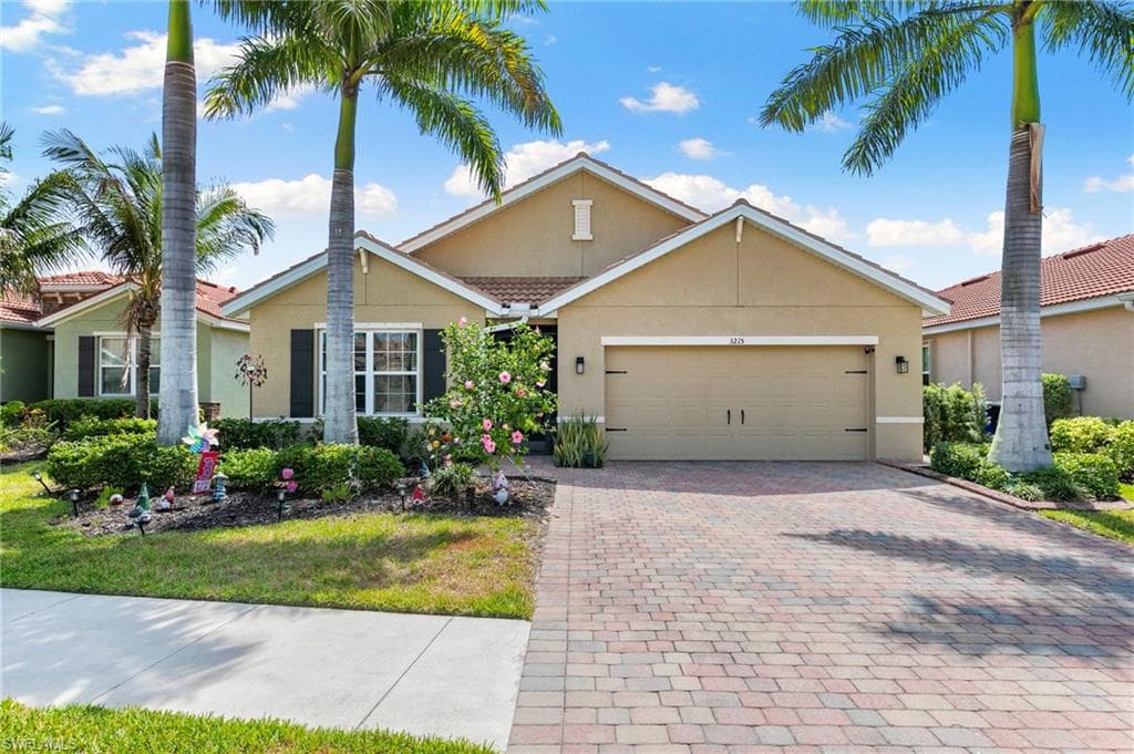 3215 Birchin LN-2