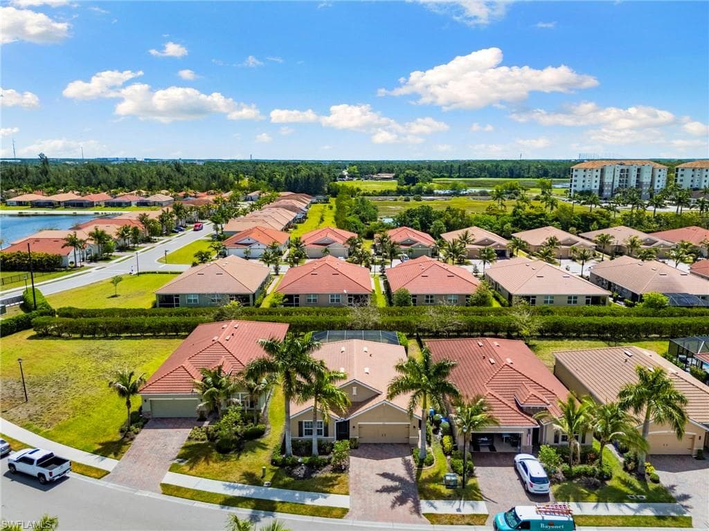 3215 Birchin LN-28
