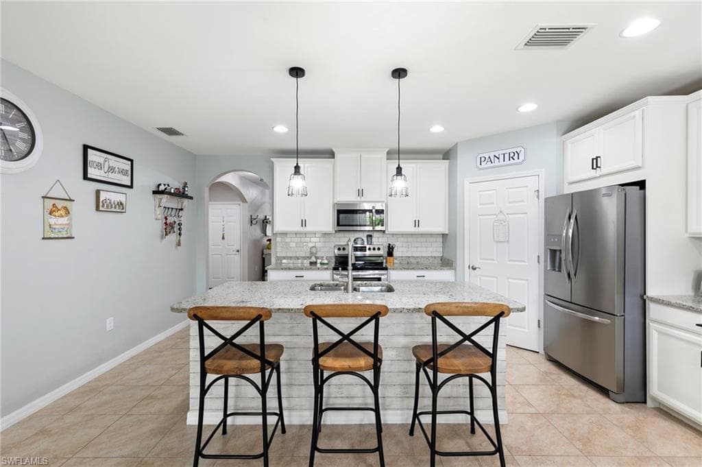 3215 Birchin LN-5