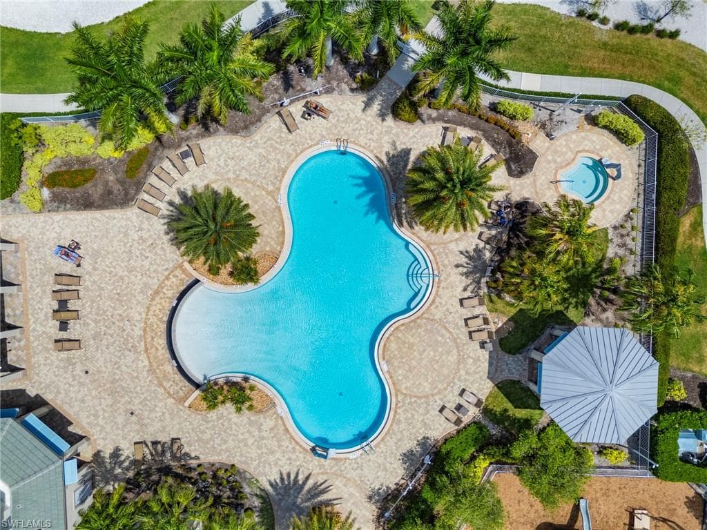 3215 Birchin LN-37