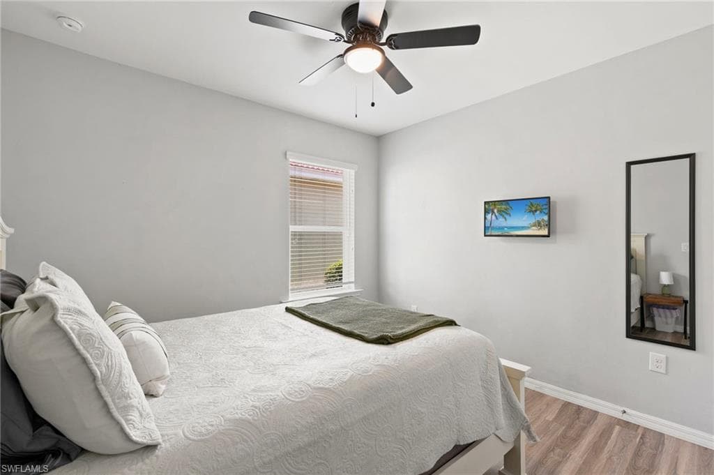 3215 Birchin LN-19