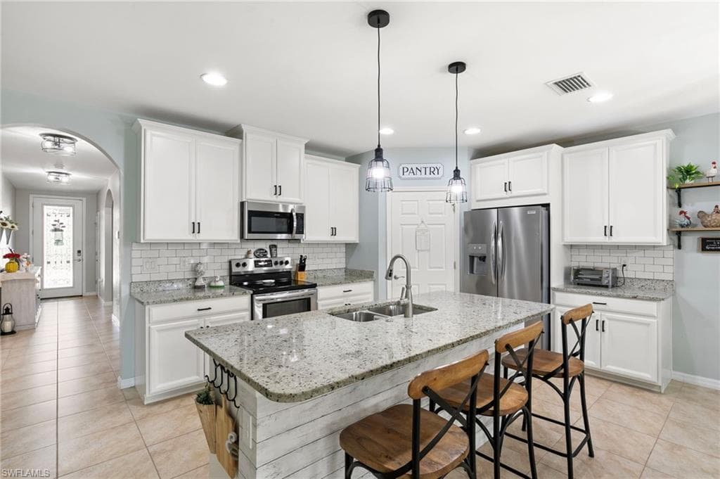 3215 Birchin LN-4