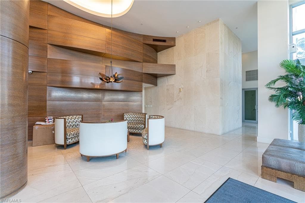 3000 Oasis Grand BLVD 801-27