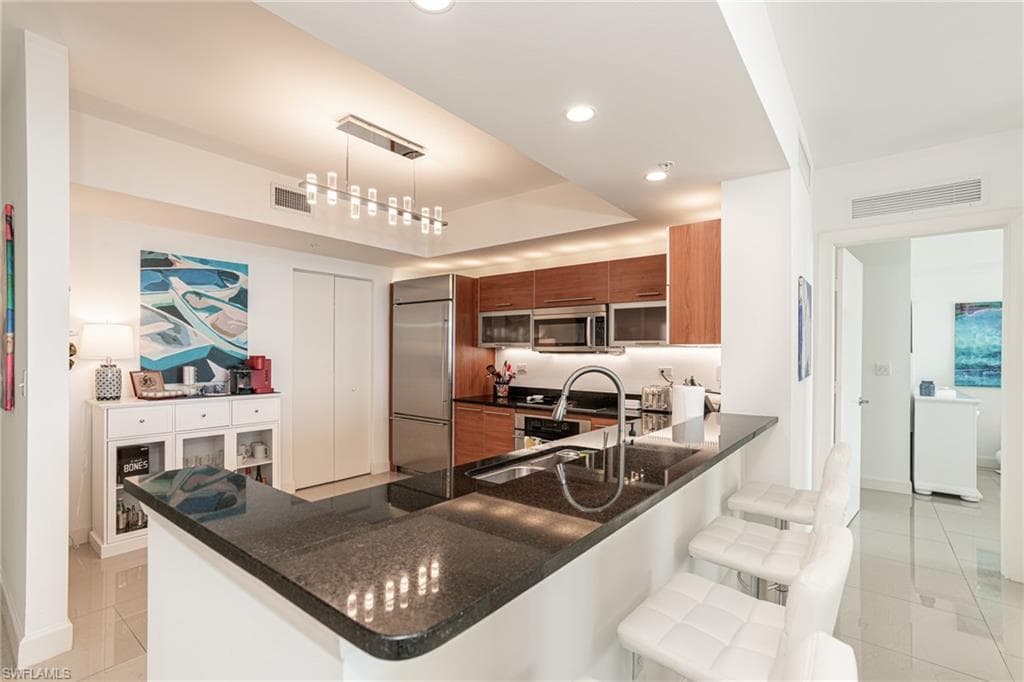 3000 Oasis Grand BLVD 801-7