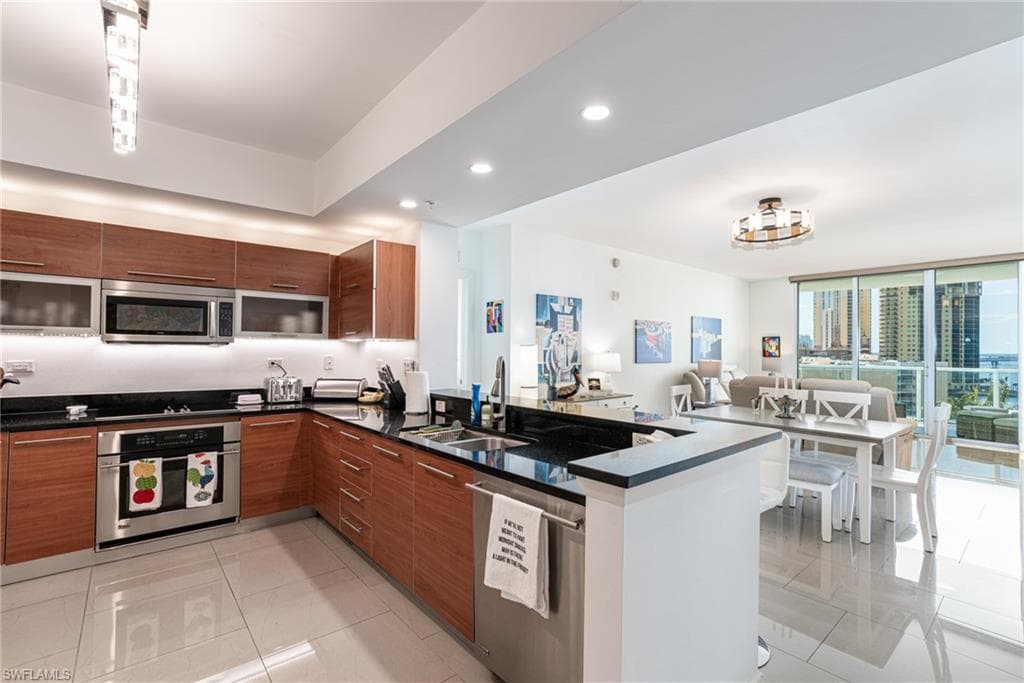 3000 Oasis Grand BLVD 801-5