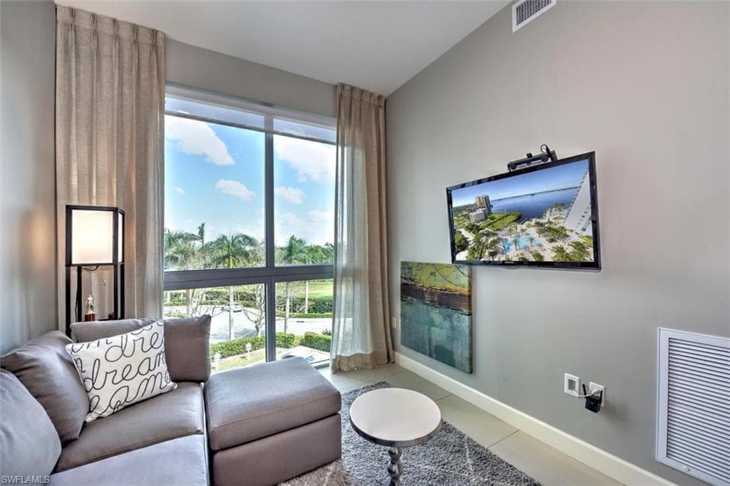 3000 Oasis Grand BLVD 407-17