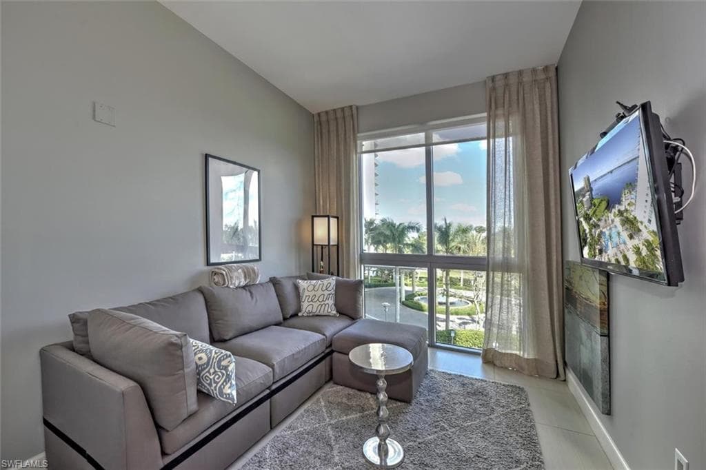 3000 Oasis Grand BLVD 407-16
