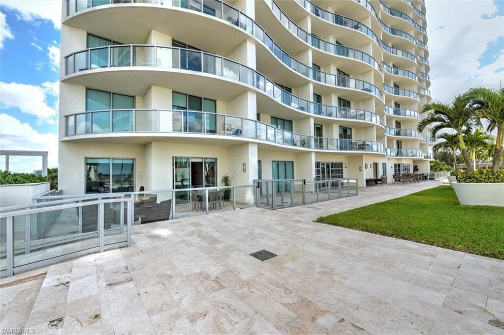3000 Oasis Grand BLVD 407-26