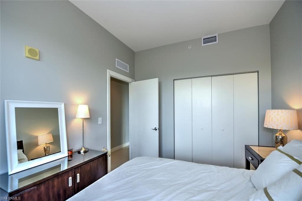 3000 Oasis Grand BLVD 407-20
