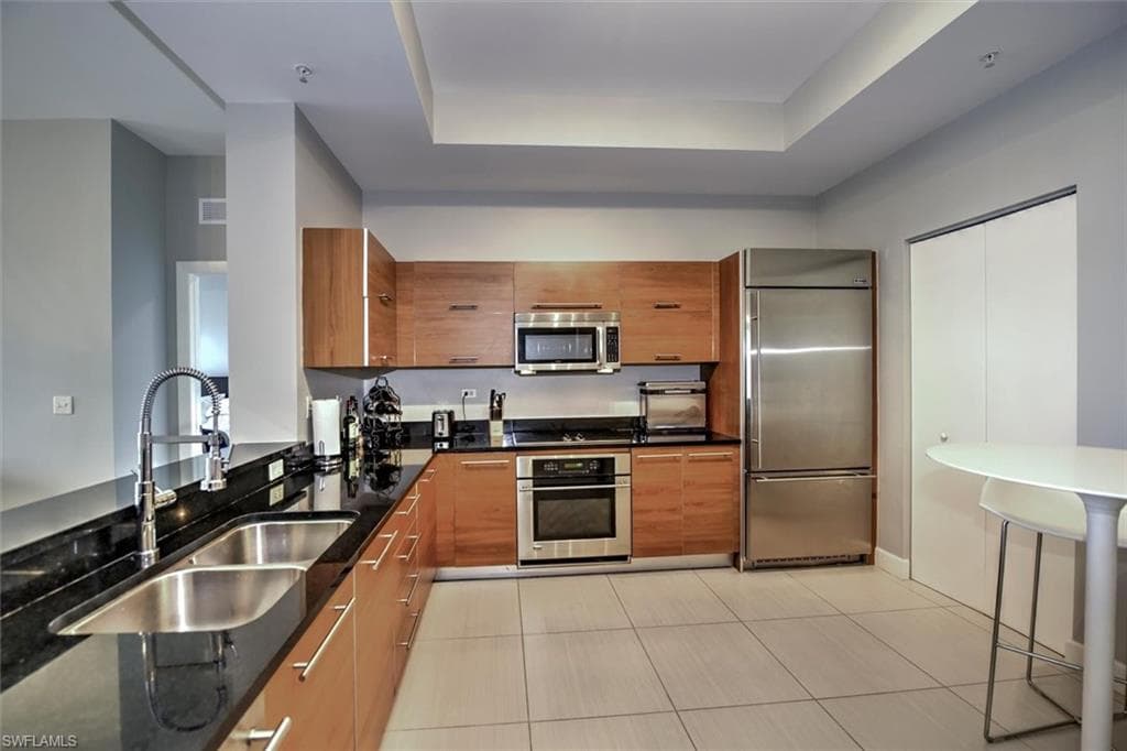 3000 Oasis Grand BLVD 407-4