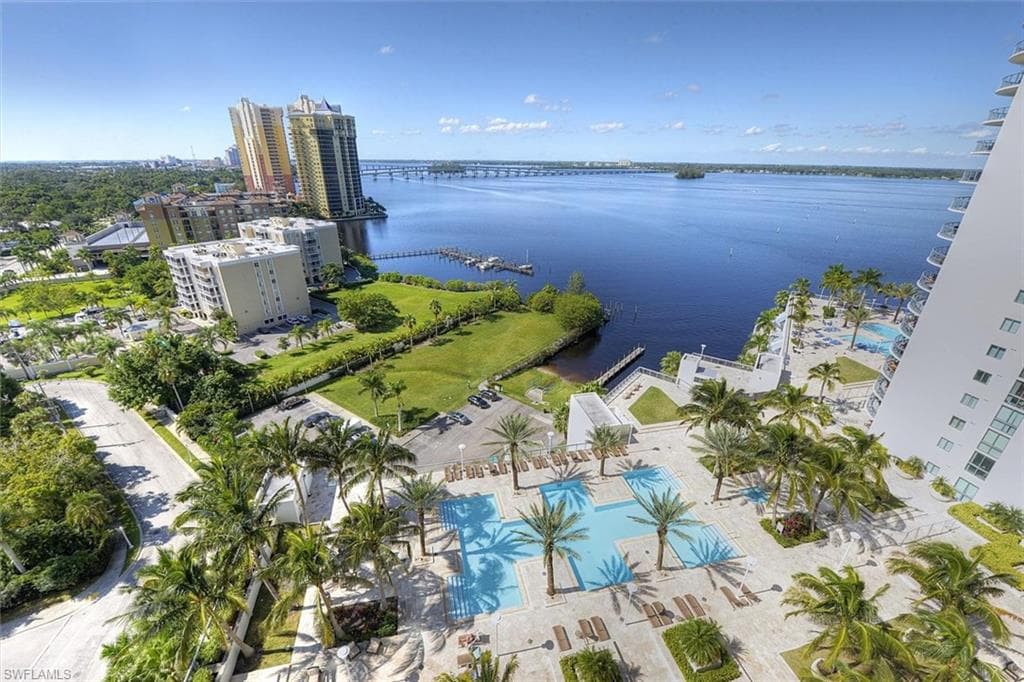 3000 Oasis Grand BLVD 407-25