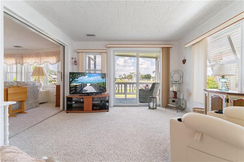 237 Palmer BLVD-24