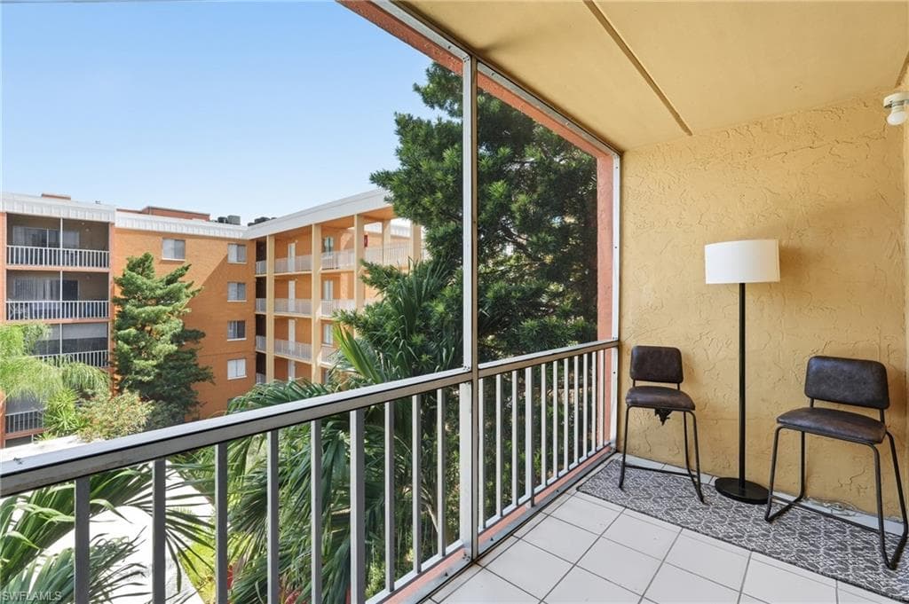 2366 E Mall DR 403-23