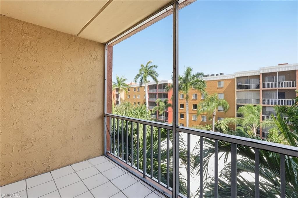 2366 E Mall DR 403-22