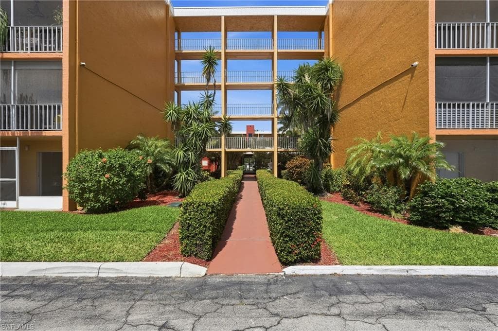 2366 E Mall DR 403-1