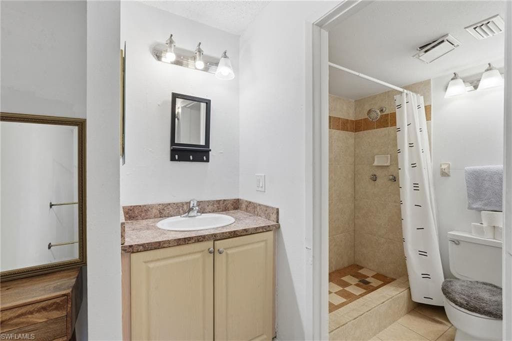2366 E Mall DR 403-18