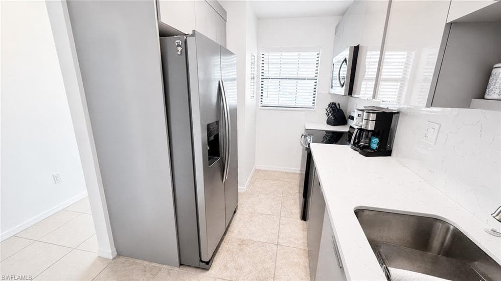 5339 TREETOPS DR-4
