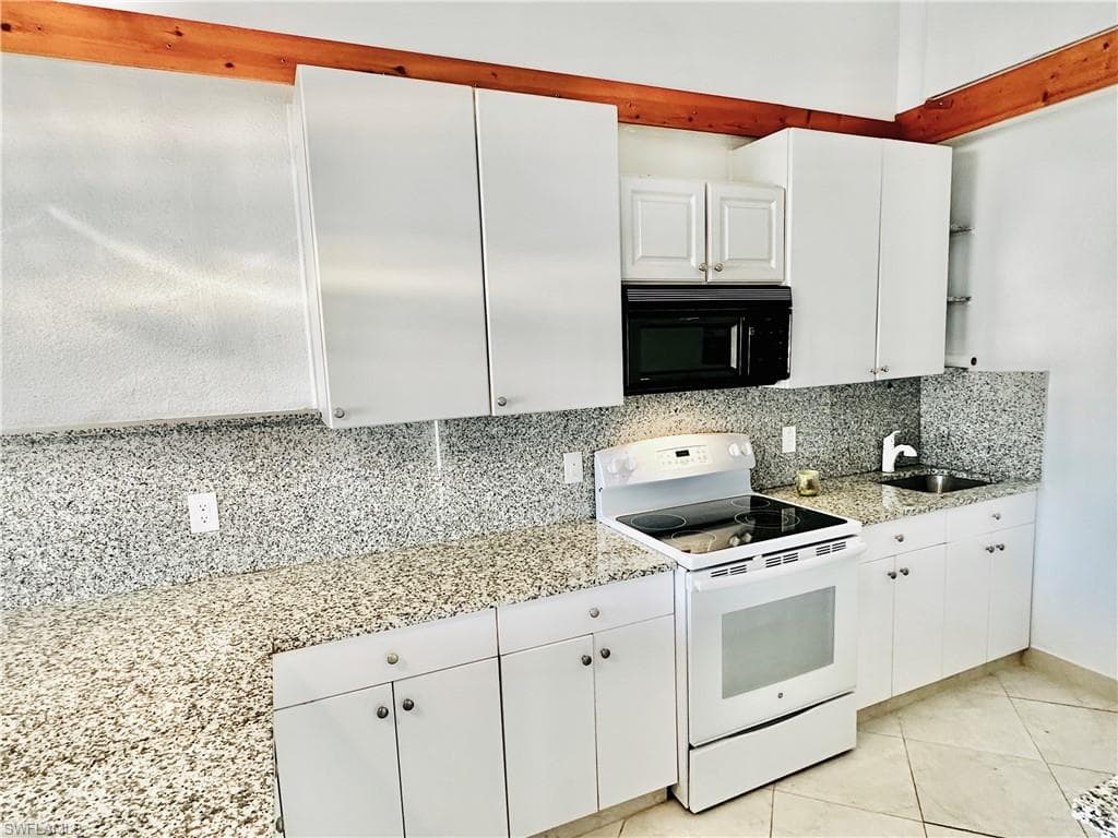 826 Wiggins Pass RD 302-8