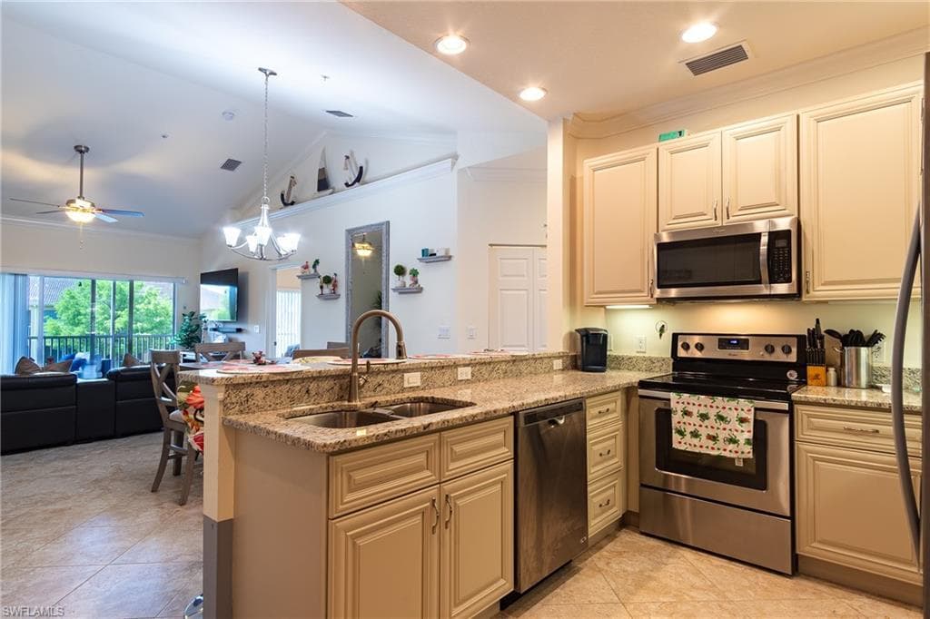 1102 Winding Pines CIR 206-17