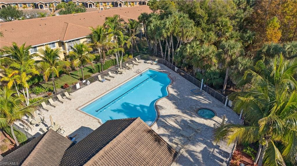 1102 Winding Pines CIR 206-32