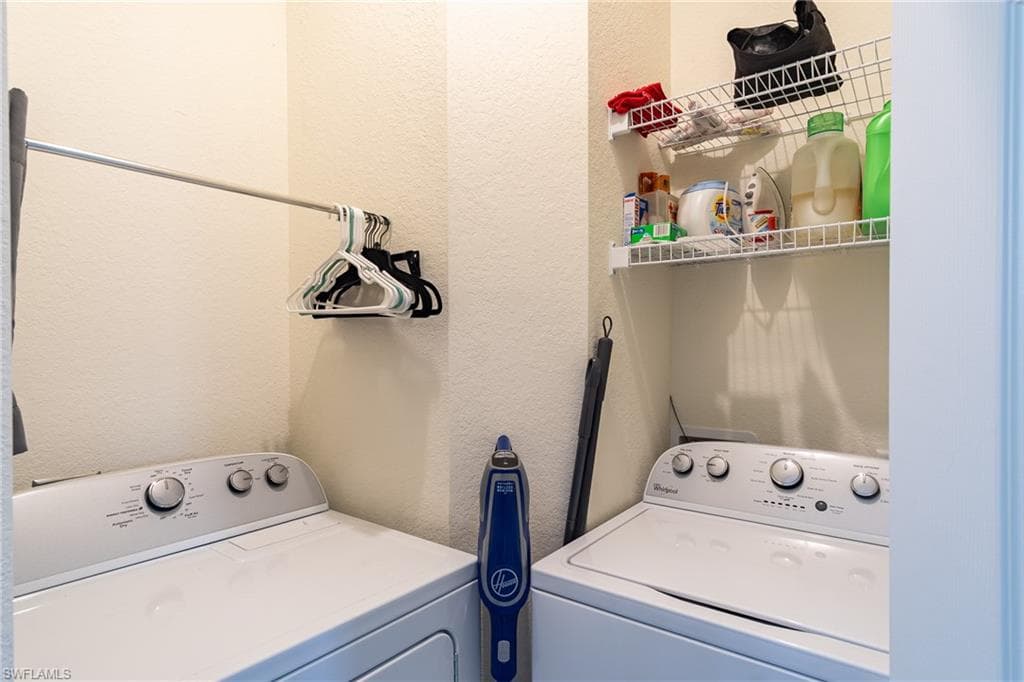 1102 Winding Pines CIR 206-28