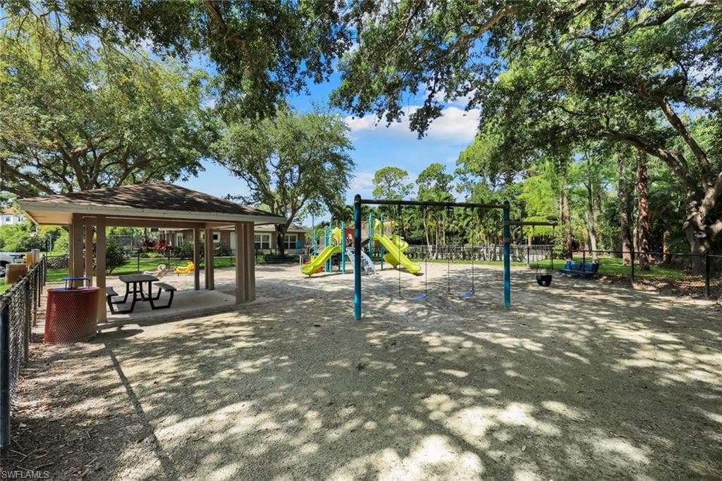 1243 Briarwood CT-20