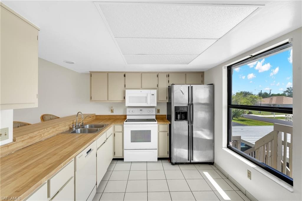 4708 SW 8th PL 203-16