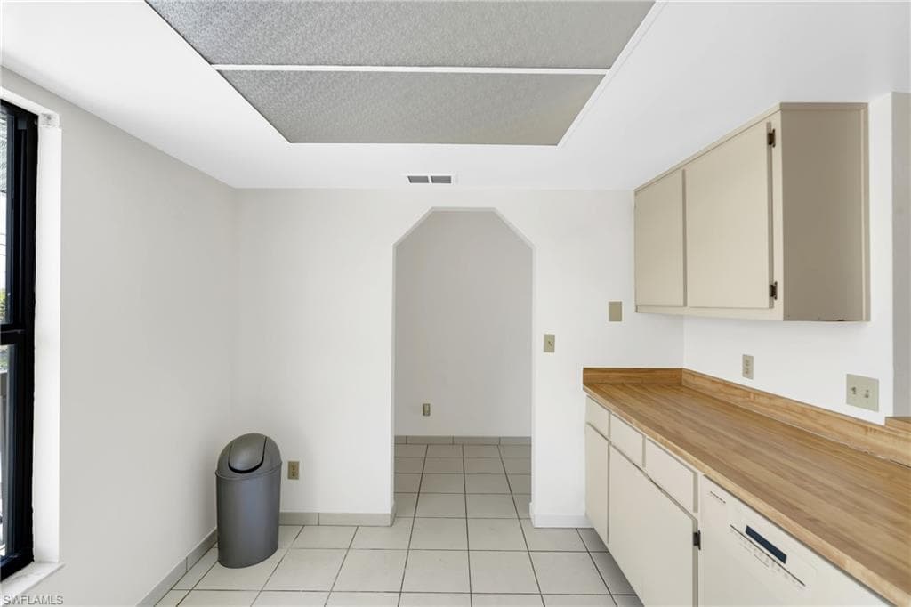 4708 SW 8th PL 203-18