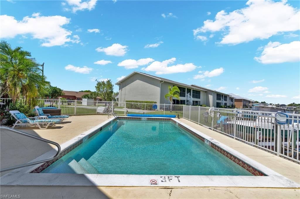 4708 SW 8th PL 203-39