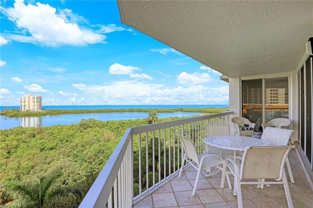 5501 Heron Point DR 702-1