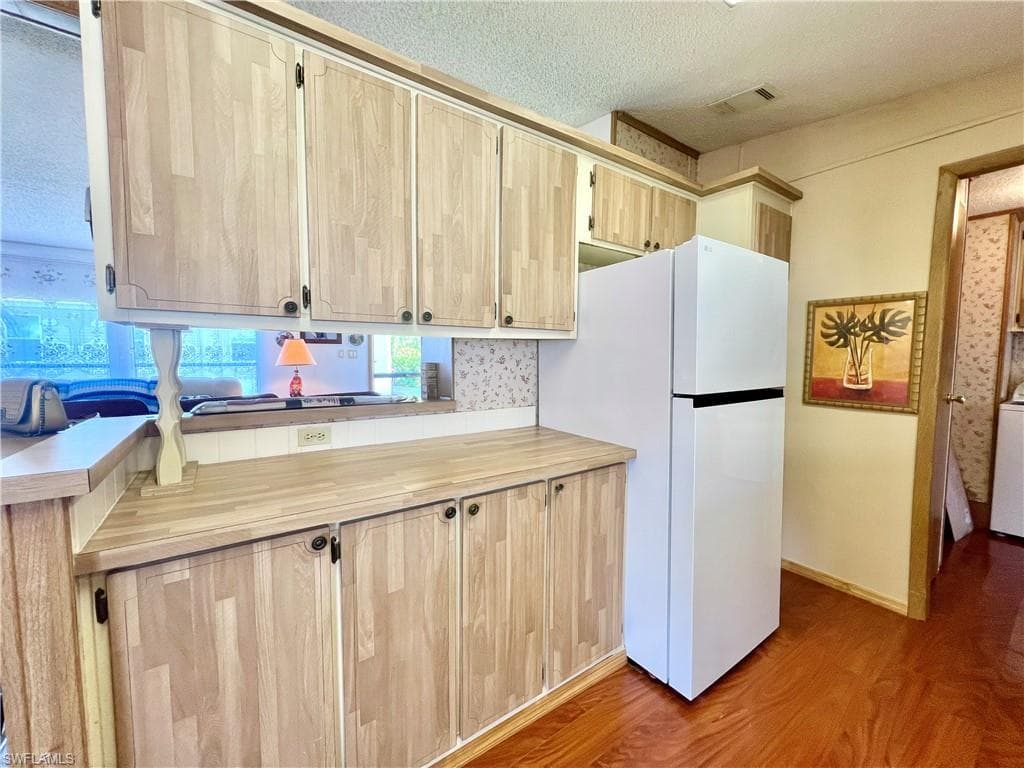573 Cape Florida LN-8