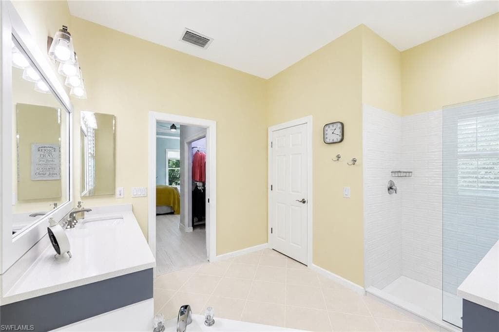 16221 Parque LN-12