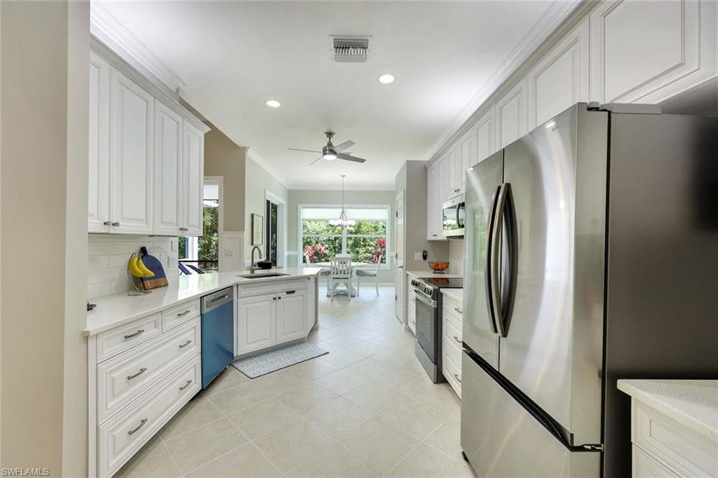 16221 Parque LN-9