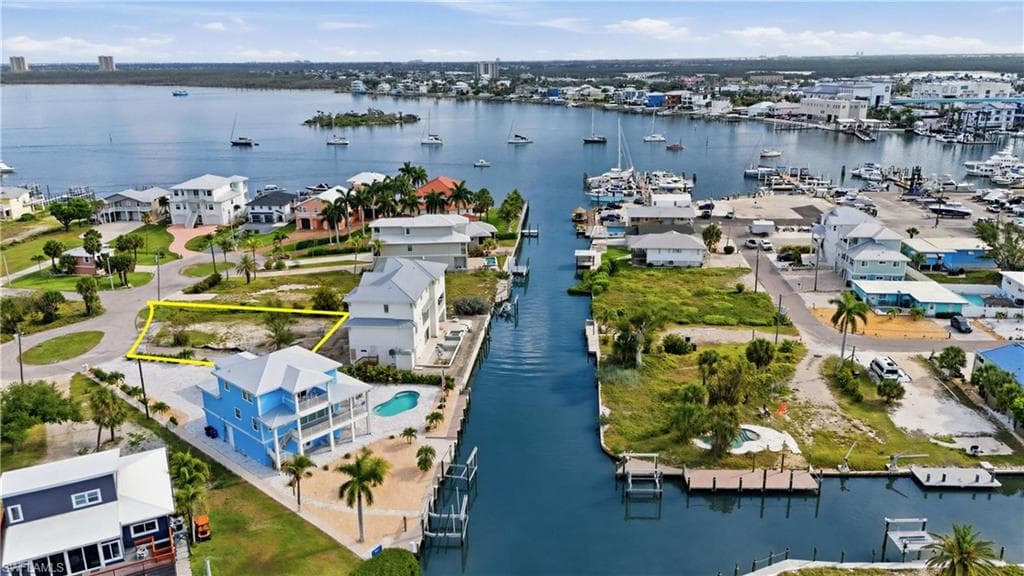 740 Matanzas CT-6