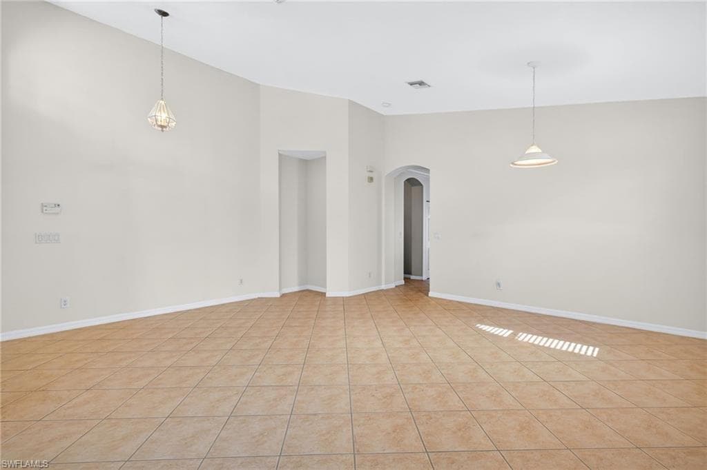 8369 Sumner AVE-7